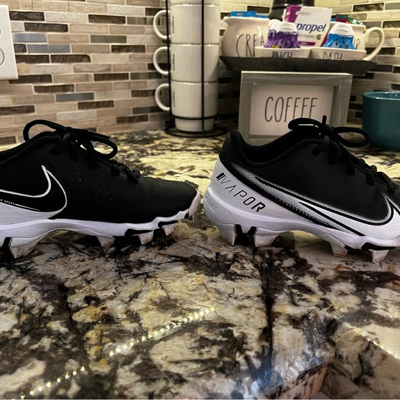 Youth Nike football cleats size 1. - Picture 5 of 9